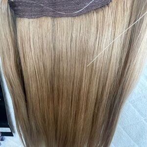 NEW Hidden Crown Hair Extensions 18” layers
Human Hair (RETAIL $520)